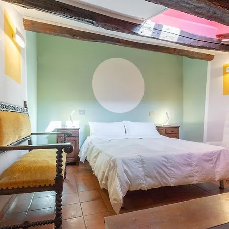 Manilio Ghetto Ancient Apartment